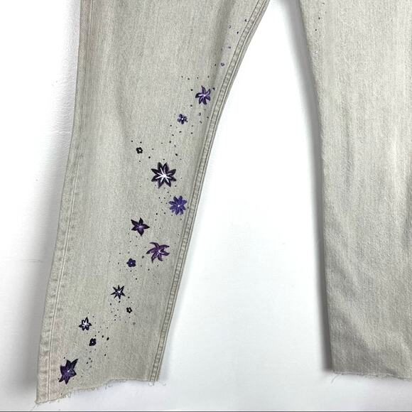 Vintage Levi’s 501 Jeans with Hand Painted Purple Flowers 32 33 - Picture 7 of 9